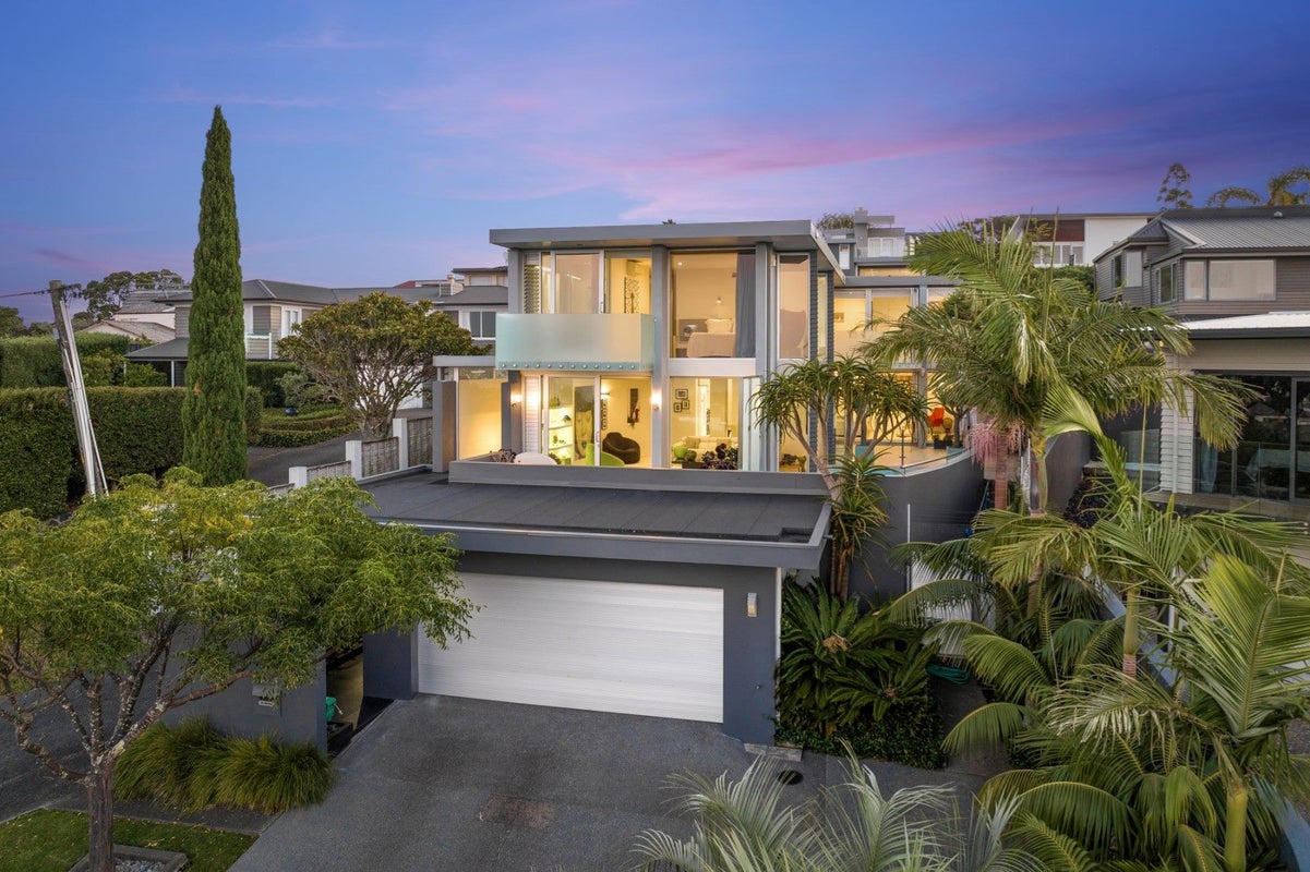 10A Eastcliffe Road, Castor Bay, Auckland - Carousel 2