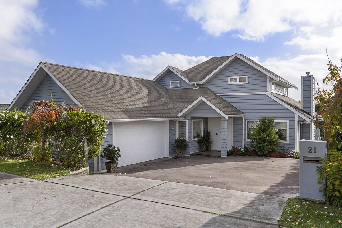 21 Brooke Ridge Rise, East Tamaki Heights, Auckland - Carousel 1