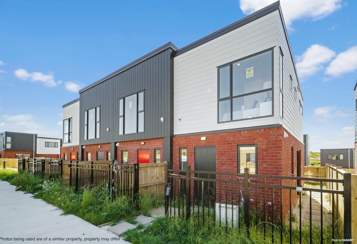1 Creekside Way, Flat Bush, Auckland - Carousel 1