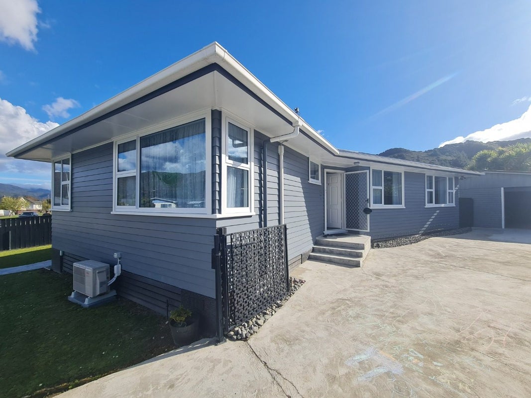 261 Wellington Road, Wainuiomata, Lower Hutt - Carousel 1