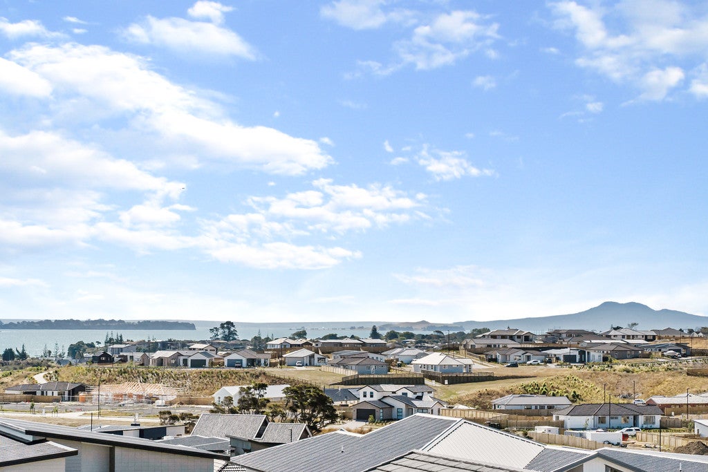 10 Mahutonga Avenue, Beachlands, Auckland - Carousel 2