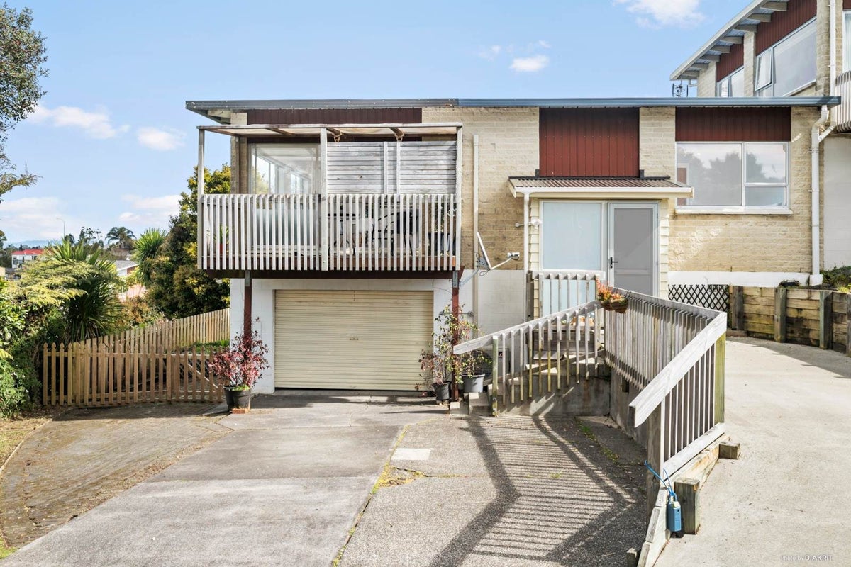 1/1A Girrahween Drive, Totara Vale, Auckland - Carousel 2