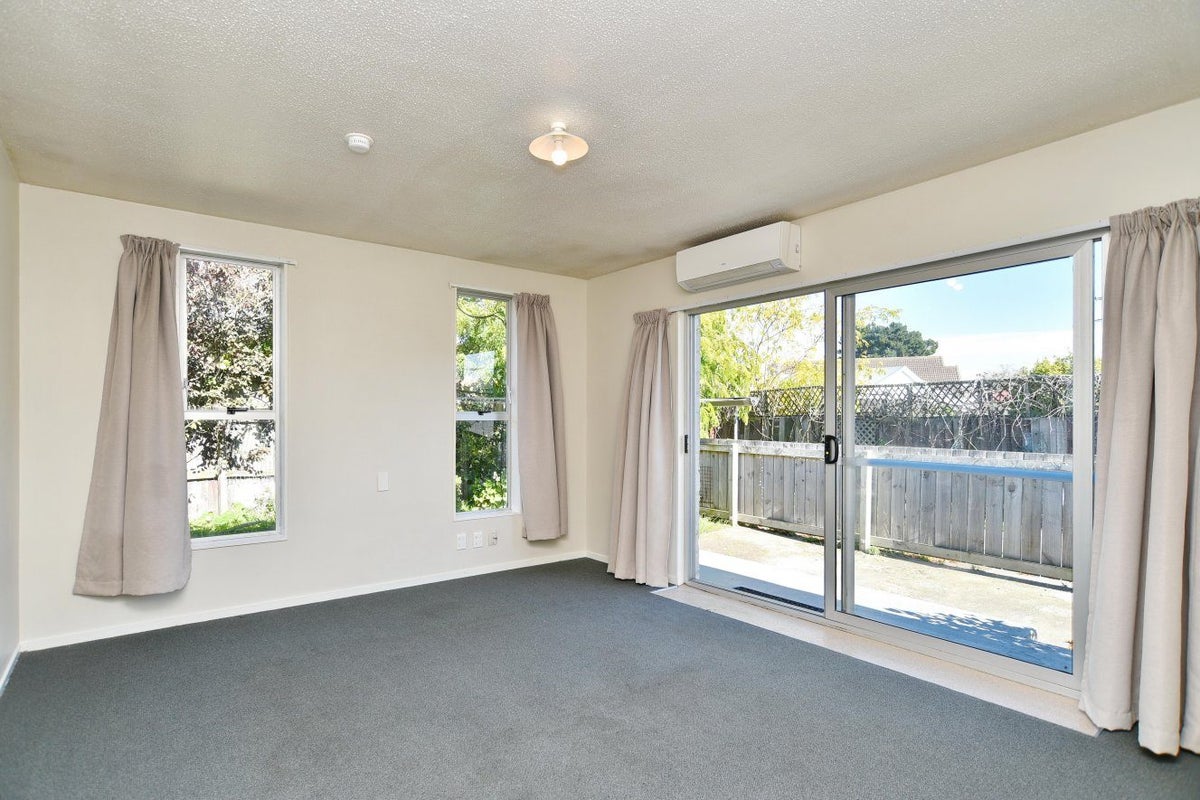 2/5 Tamarisk Place, Parklands, Christchurch - Carousel 2