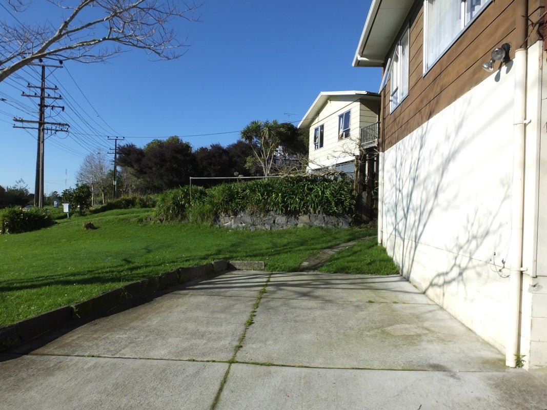 1/141 Triangle Road, Massey, Auckland - Carousel 12