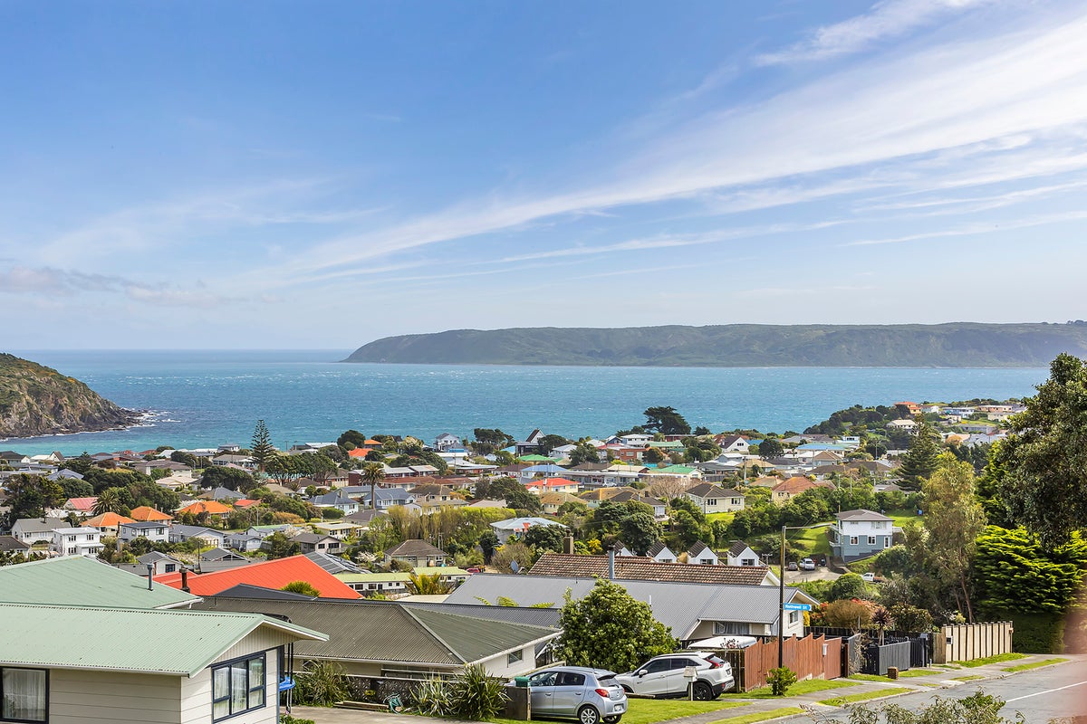 19 Mapplebeck Street, Titahi Bay, Porirua - Carousel 2