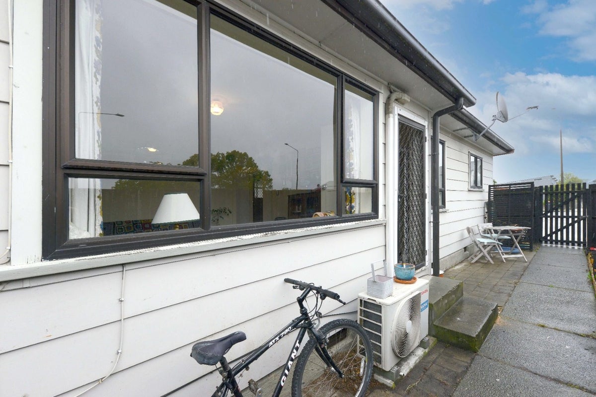 1/34 Whitmore Street, Edgeware, Christchurch - Carousel 14