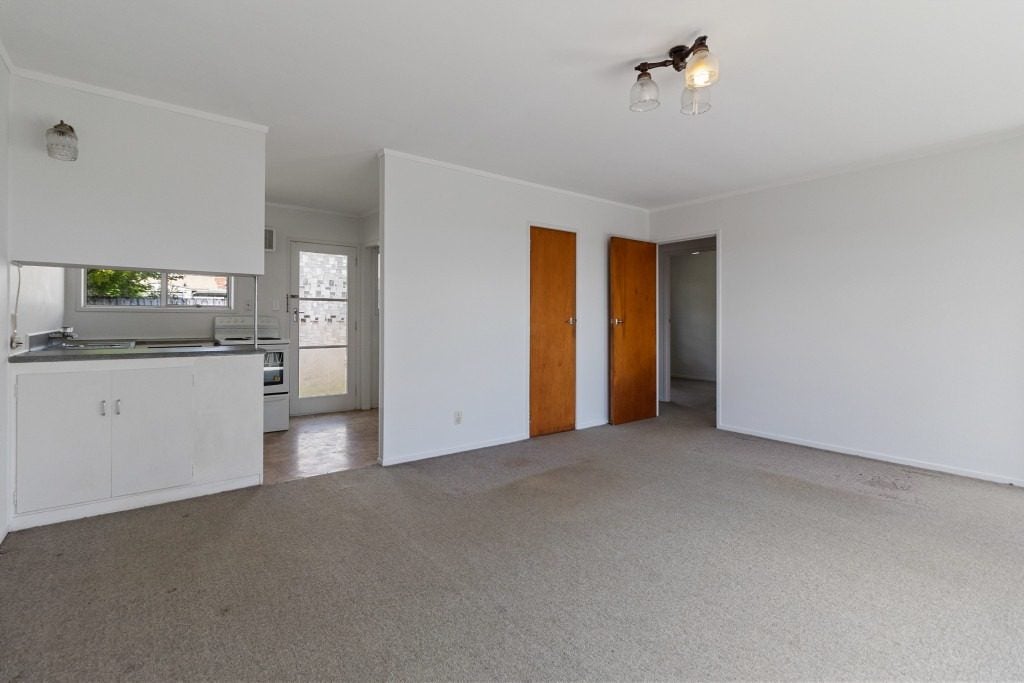 2/92 Lynwood Road, New Lynn, Auckland - Carousel 2