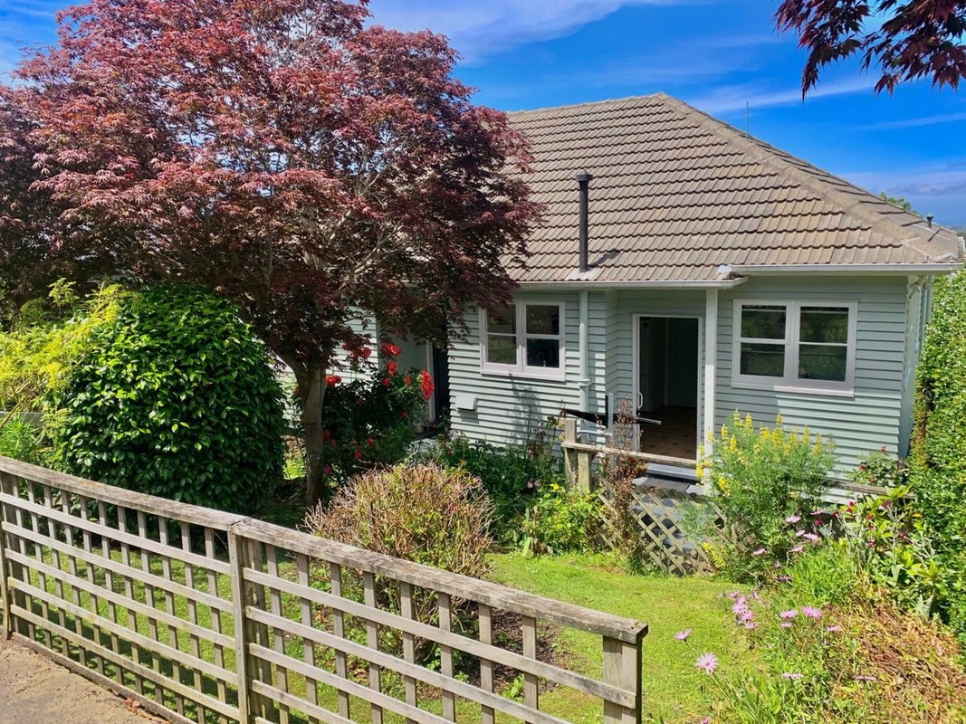 52 Greenhill Avenue, Wakari, Dunedin - Carousel 1