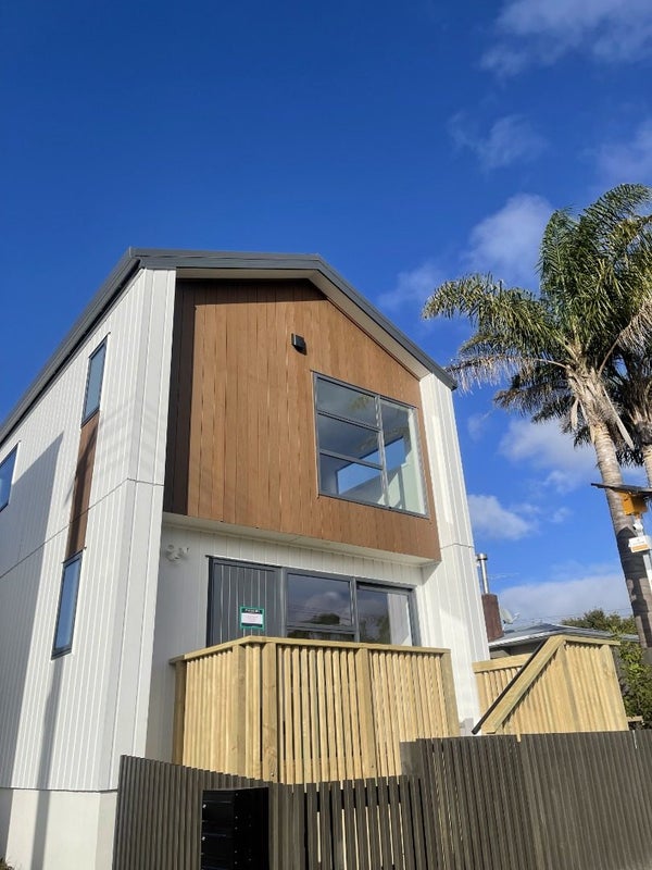 1/157 Beach Haven Road, Beach Haven, Auckland - Carousel 2