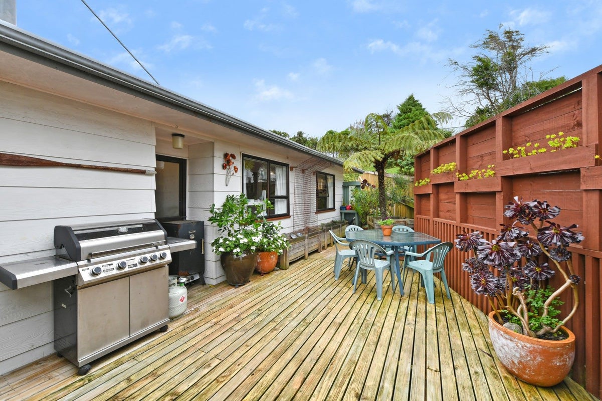 6 Whitechapel Grove, Stokes Valley, Lower Hutt - Carousel 2