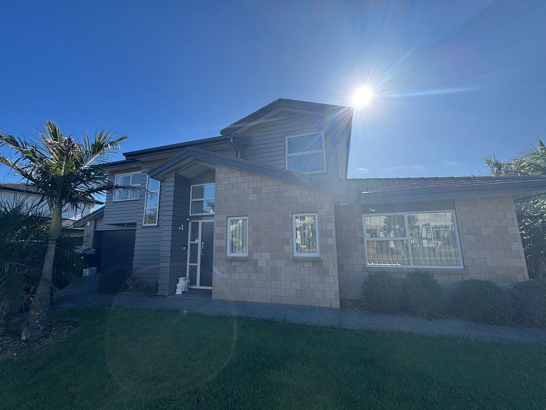 2 Oakhurst Avenue, Flat Bush, Auckland - Carousel 1
