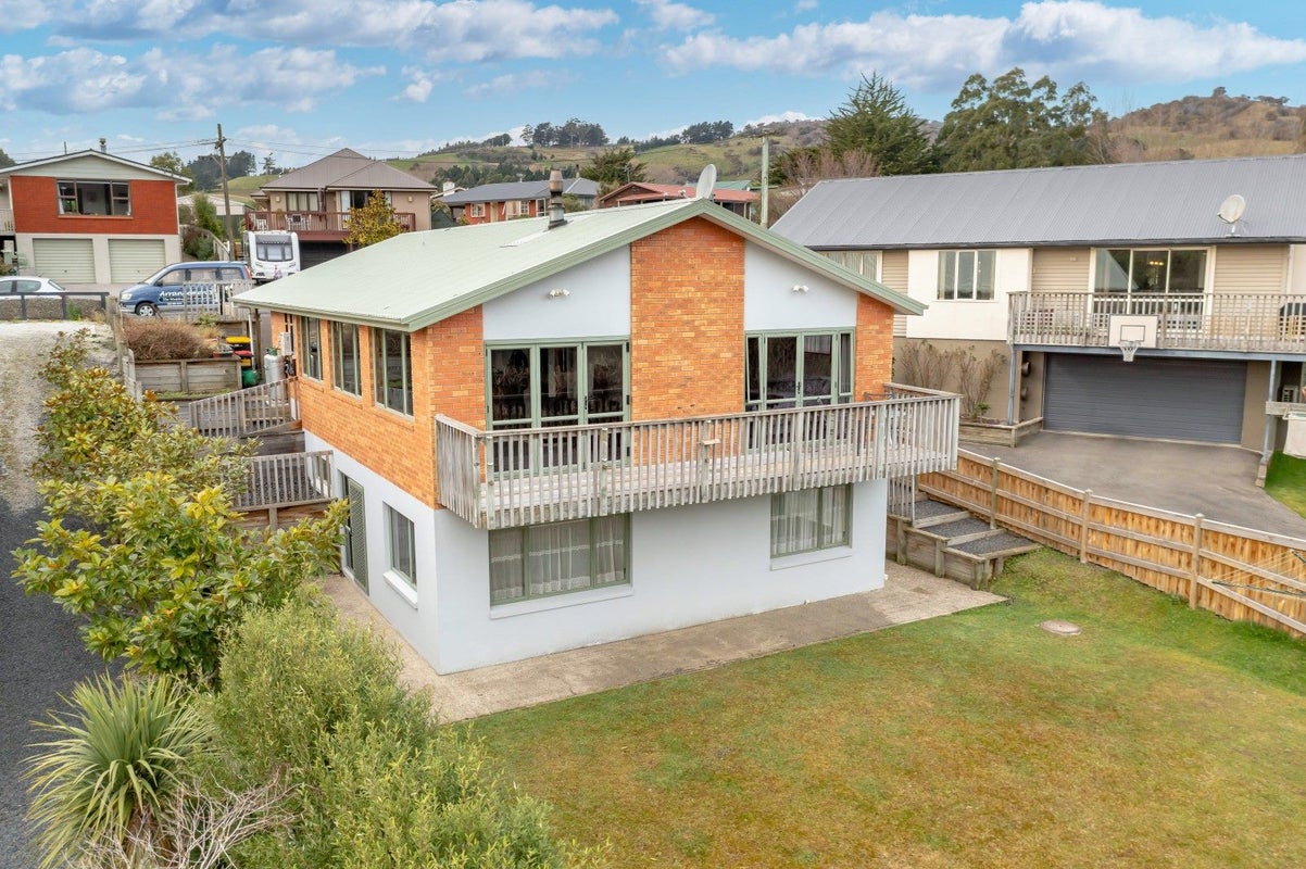35 Clariton Avenue, Green Island, Dunedin - Carousel 1