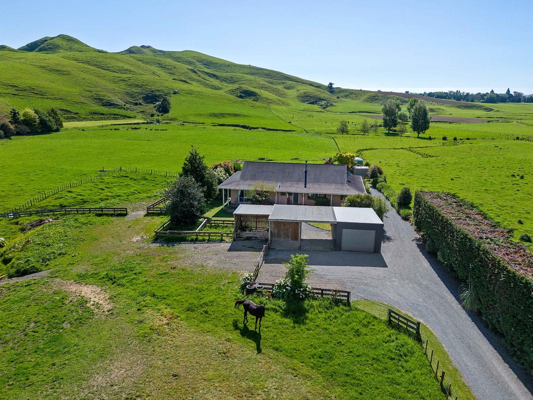 631 Waitohu Valley Road, Manakau, Otaki - Carousel 1