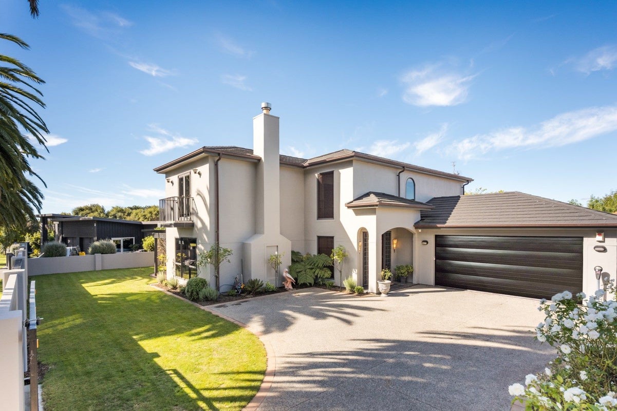 55 Racecourse Road, Awapuni, Palmerston North - Carousel 1