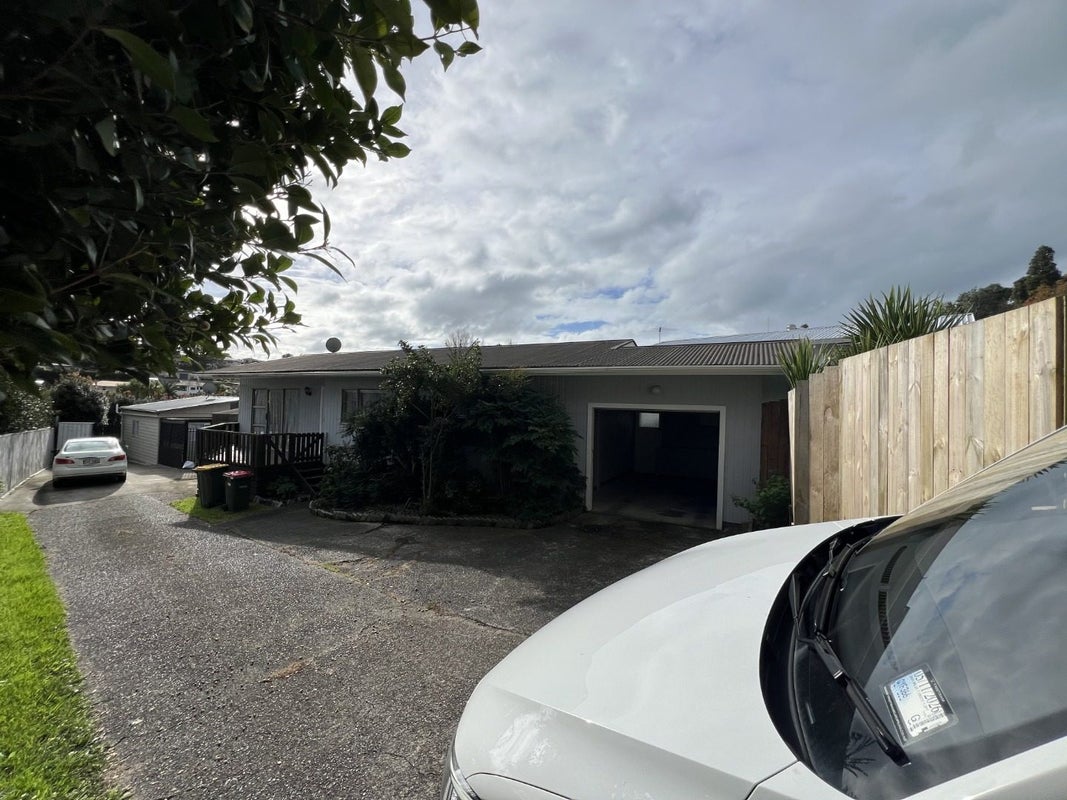 39A Brian Crescent, Stanmore Bay, Whangaparaoa - Carousel 1
