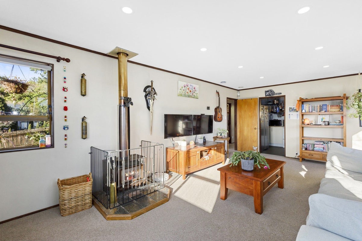 27 Fenchurch Grove, Stokes Valley, Lower Hutt - Carousel 2