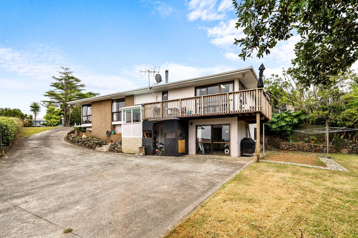 15 Montague Place, Onerahi, Whangarei - Carousel 2