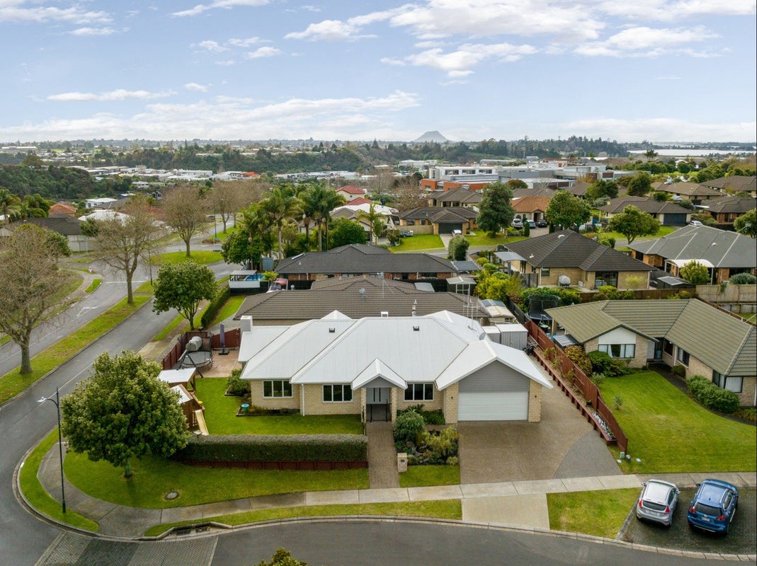 1 Dove Place, Pyes Pa, Tauranga - Carousel 1