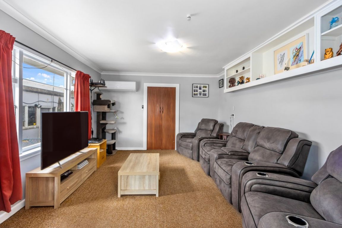 15 Tauiwi Crescent, Hei Hei, Christchurch - Carousel 2