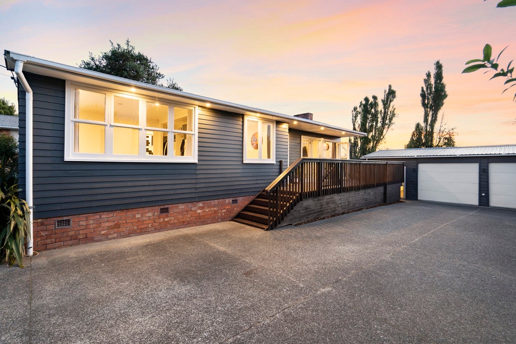 10 Cobham Crescent, Kelston, Auckland - Carousel 2