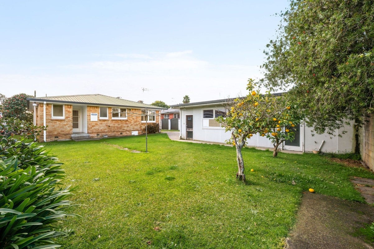 34 Laurence Street, Queenwood, Hamilton - Carousel 2