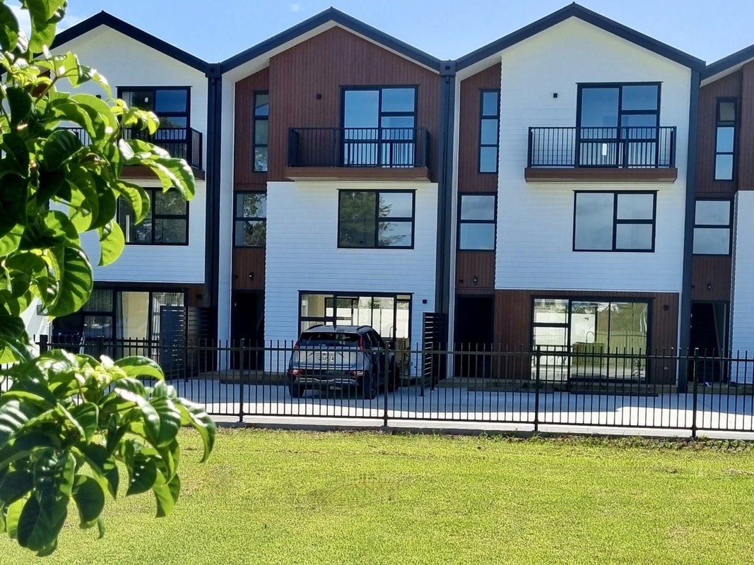 26B Brennan Avenue, Te Atatu Peninsula, Auckland - Carousel 1