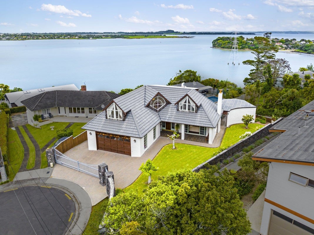 8 Lilac Grove, Hillsborough, Auckland - Carousel 1