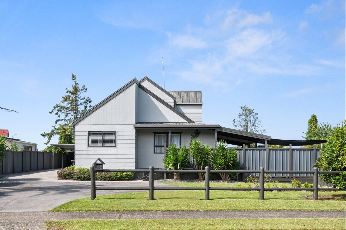 11 Chapman Place, Fairy Springs, Rotorua - Carousel 1