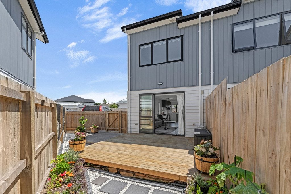 12D Bowen Street, Manurewa East, Auckland - Carousel 1