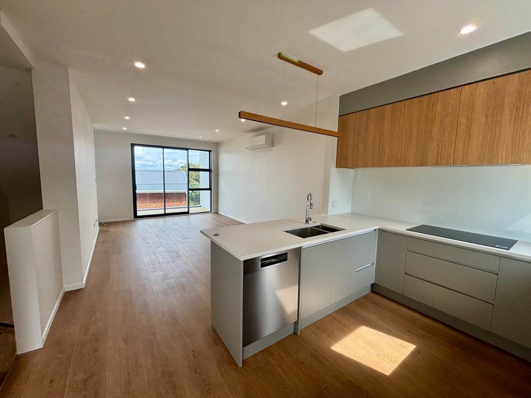 20 Ayr Road, Pakuranga, Auckland - Carousel 2