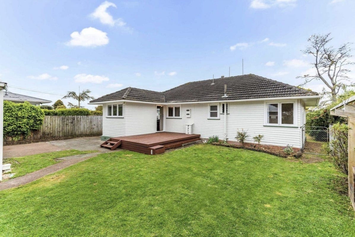 43 Neil Avenue, Te Atatu Peninsula, Auckland - Carousel 1