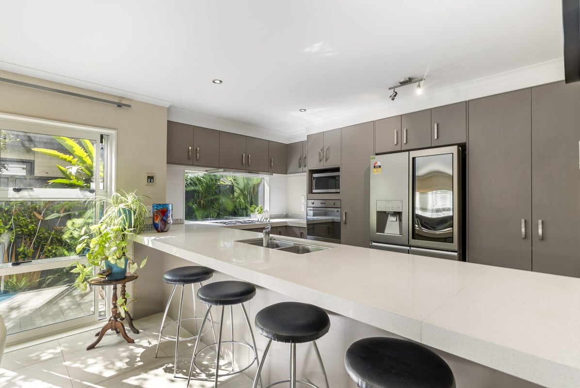 18 Springcrest Drive, Karaka, Papakura - Carousel 2