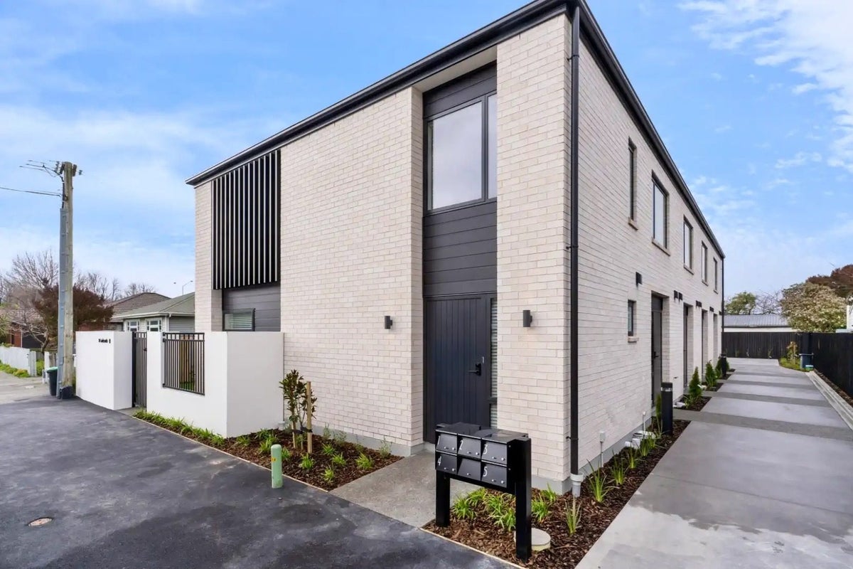 5/10 Goldsmith Place, Waltham, Christchurch - Carousel 1