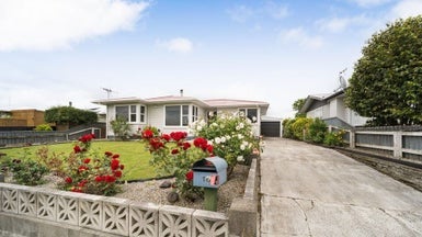 18 Karamea Crescent, Kelvin Grove, Palmerston North - Carousel 1