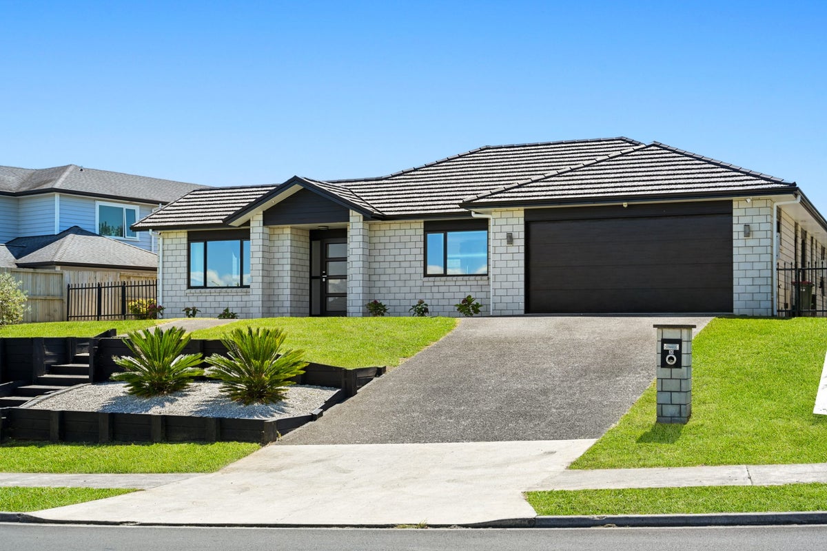 30 Mataroa Crescent, Flagstaff, Hamilton - Carousel 1