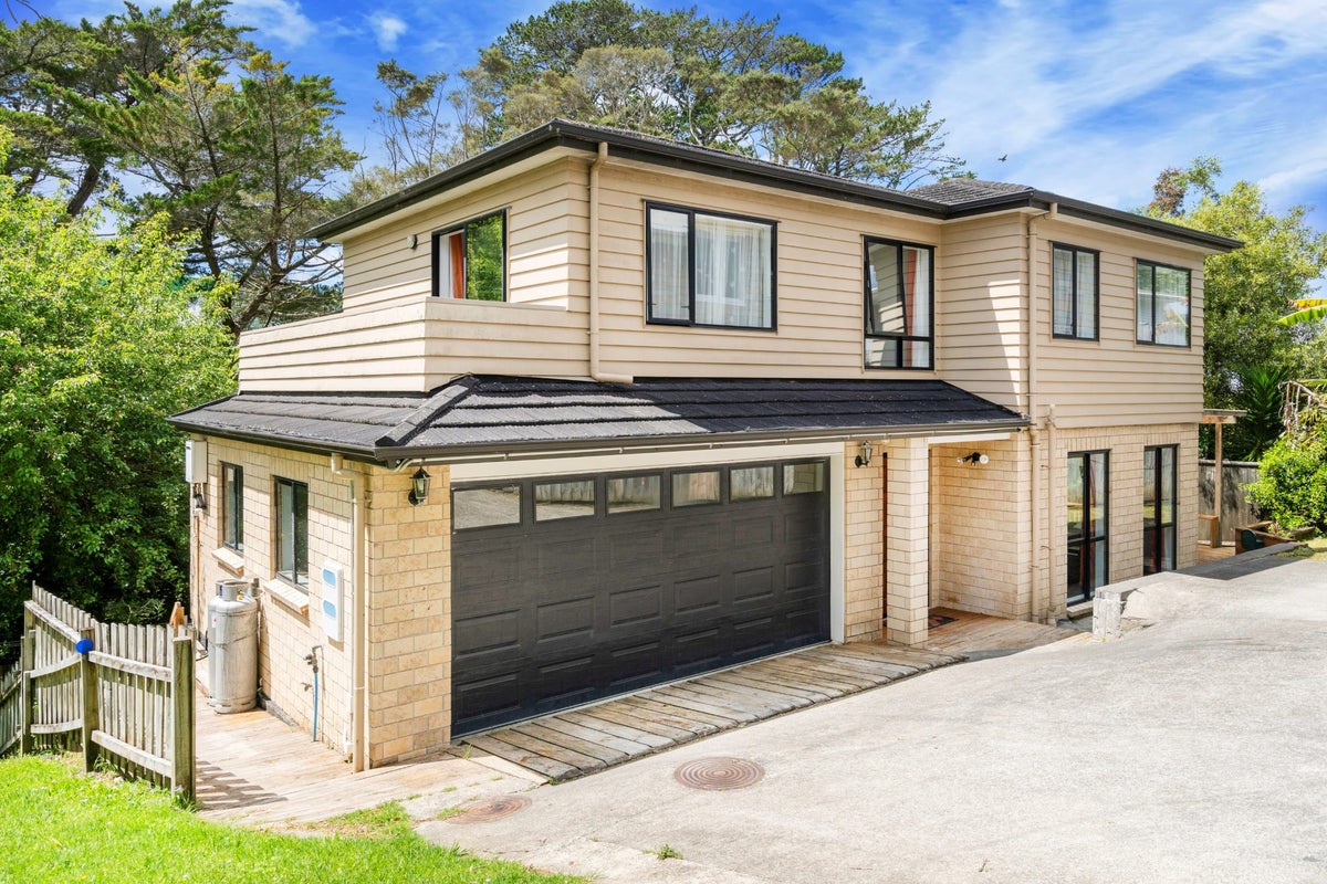 22 Rangitiki Crescent, Lynfield, Auckland - Carousel 1