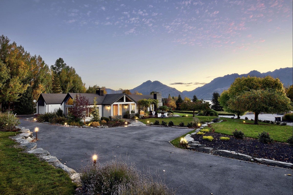 5 Bayonet Peak Place, Drift Bay, Queenstown - Carousel 2