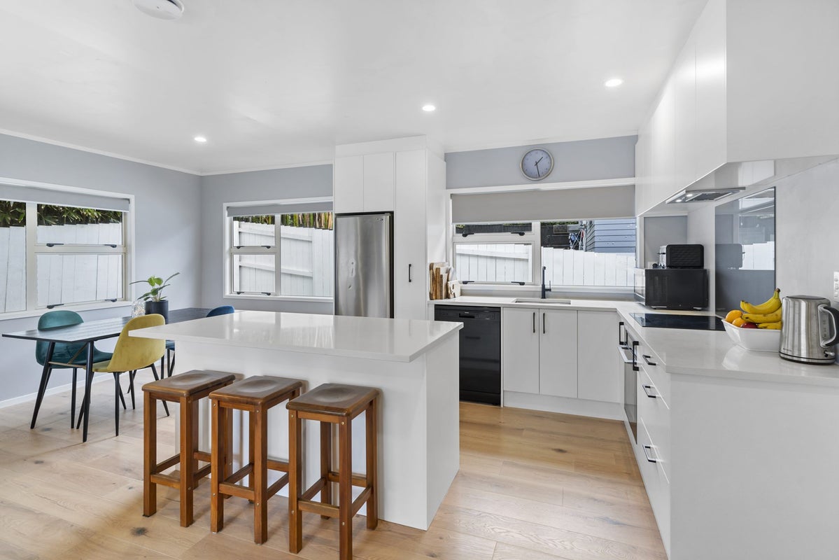 45B Rangeview Road, Sunnyvale, Auckland - Carousel 2