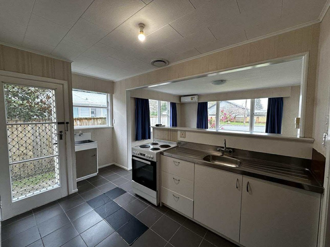 1/6 Owen Street, Belmont, Lower Hutt - Carousel 10
