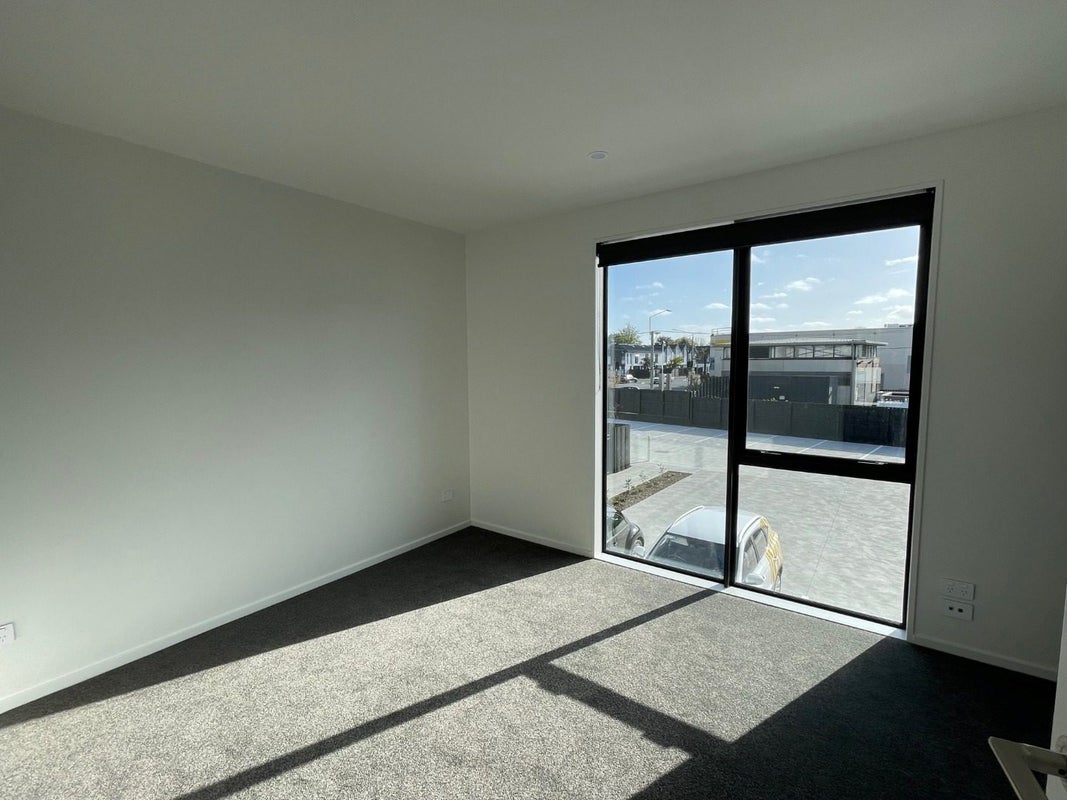 8/27 New Brighton Road, Shirley, Christchurch - Carousel 2