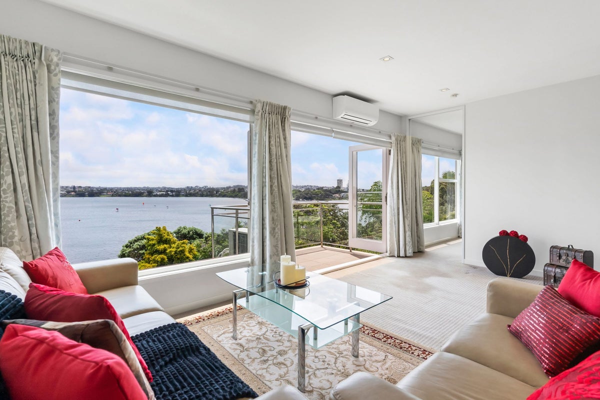 5/198 Hurstmere Road, Takapuna, Auckland - Carousel 1