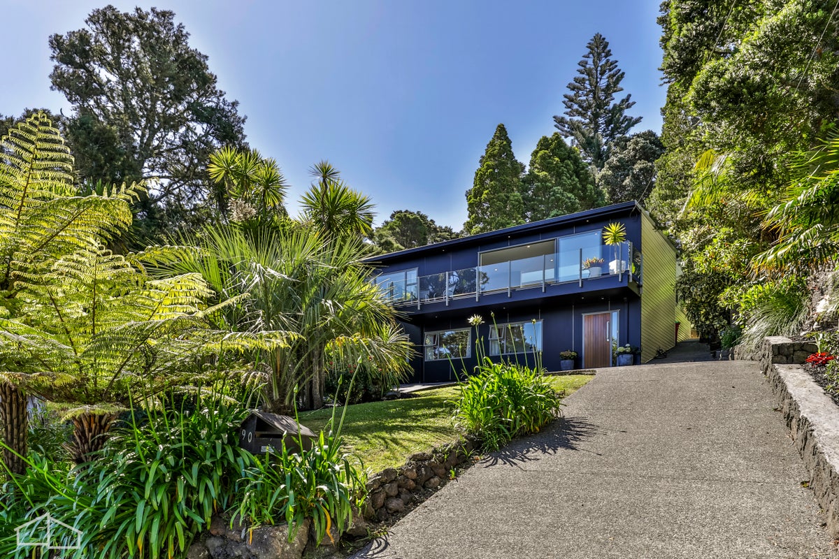 90 Takahe Road, Titirangi, Auckland - Carousel 1