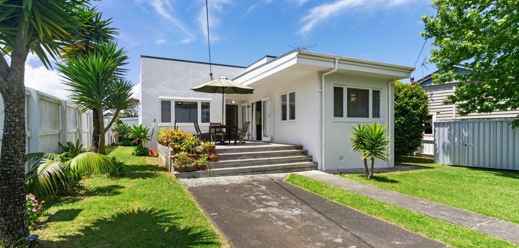 92 Astley Avenue, New Lynn, Auckland - Carousel 1