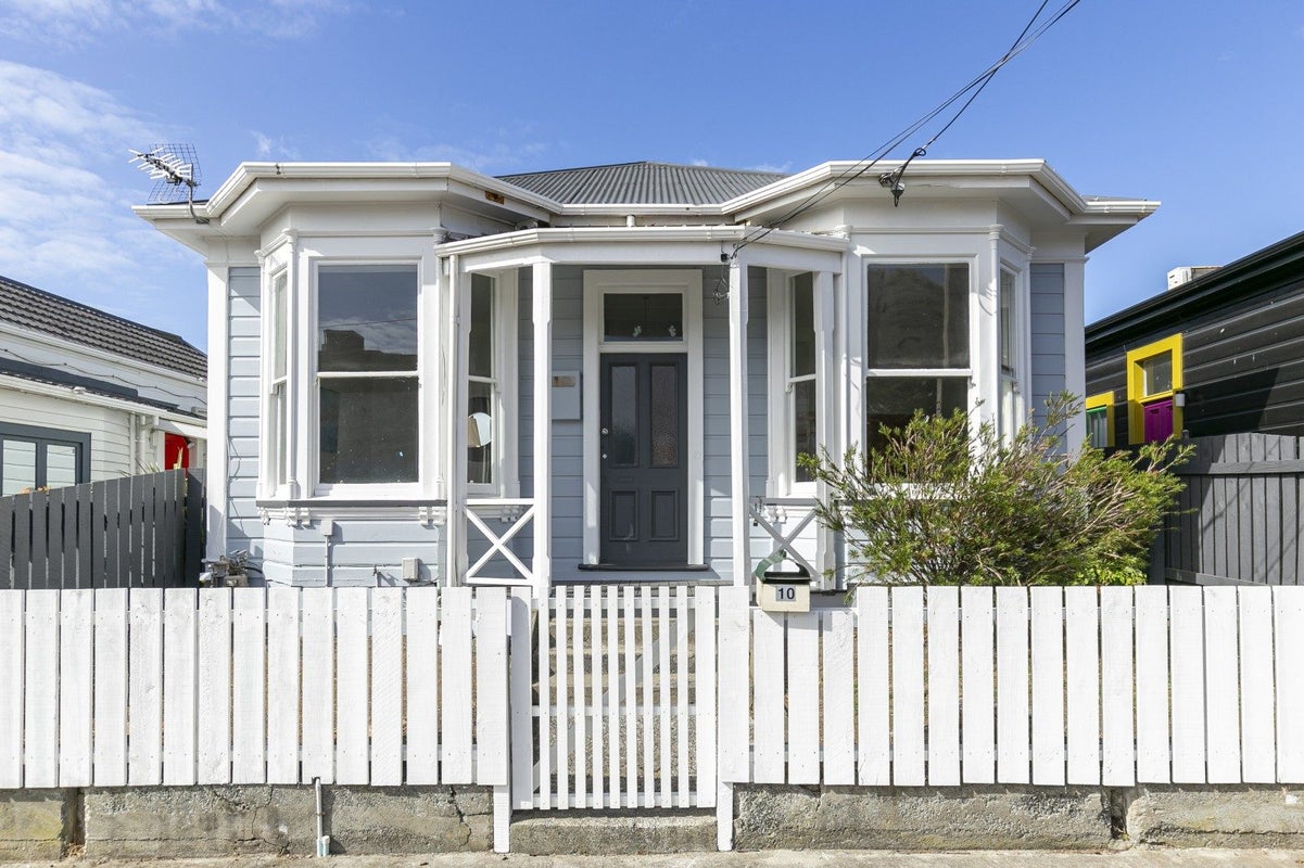 10 Emmett Street, Newtown, Wellington - Carousel 1