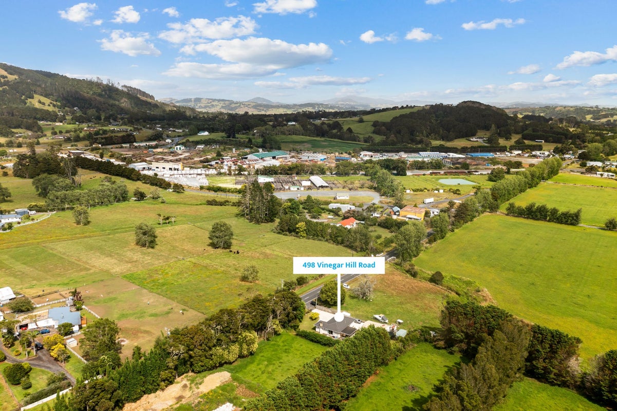 498 Vinegar Hill Road, Kamo - Carousel 24