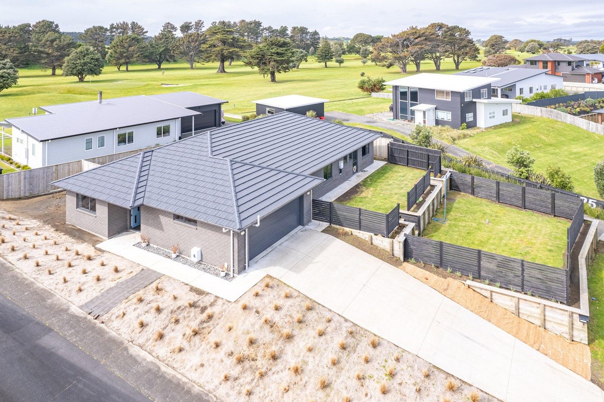 23 Golf Vue Place, Castlecliff, Whanganui - Carousel 2