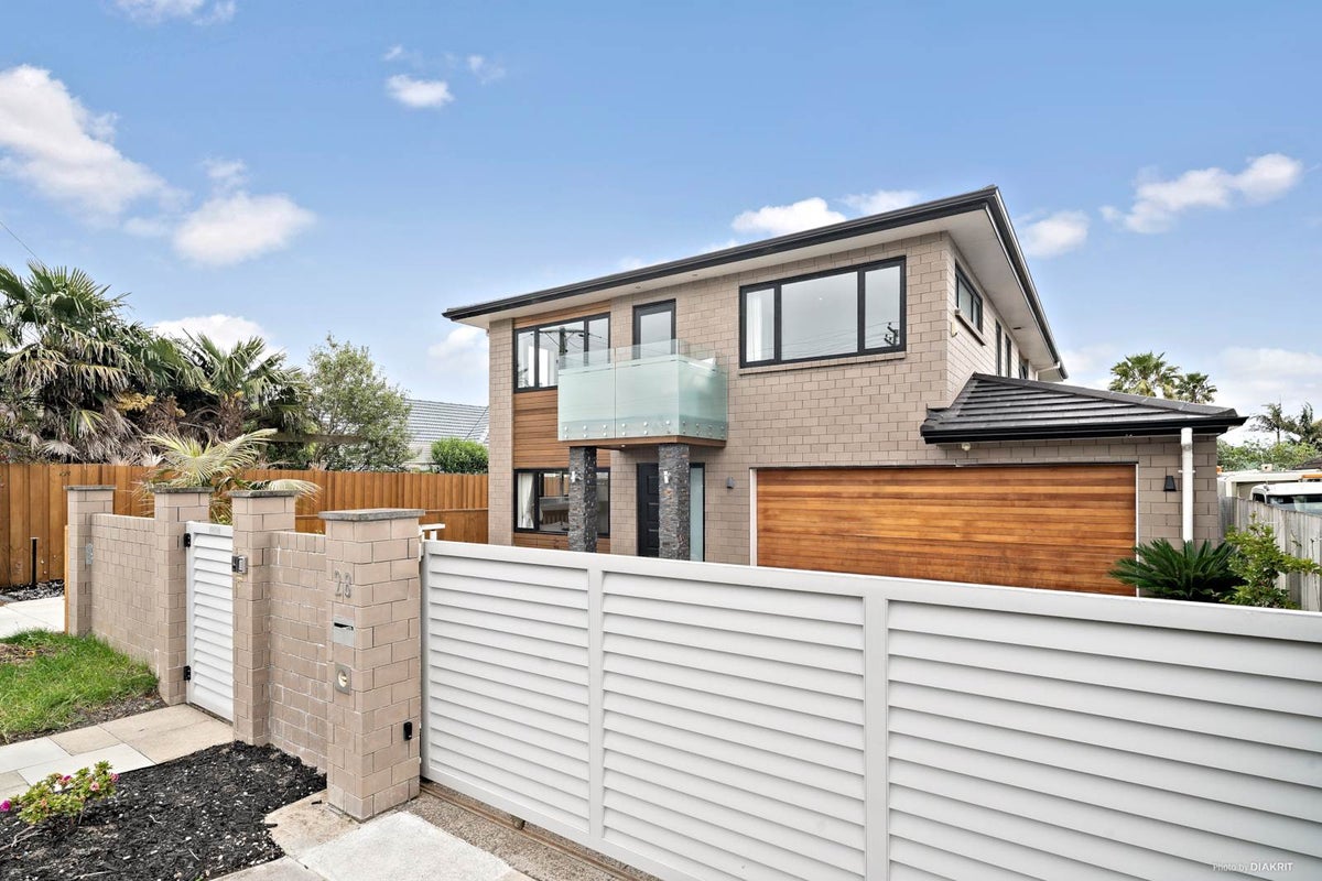 28 Flanshaw Road, Te Atatu South, Auckland - Carousel 2