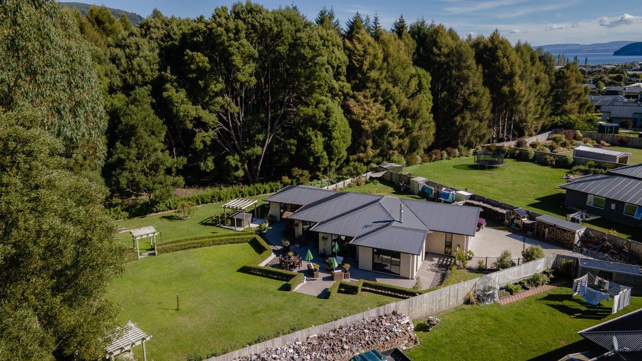 16 Karaka Place, Kinloch, Taupo - Carousel 2