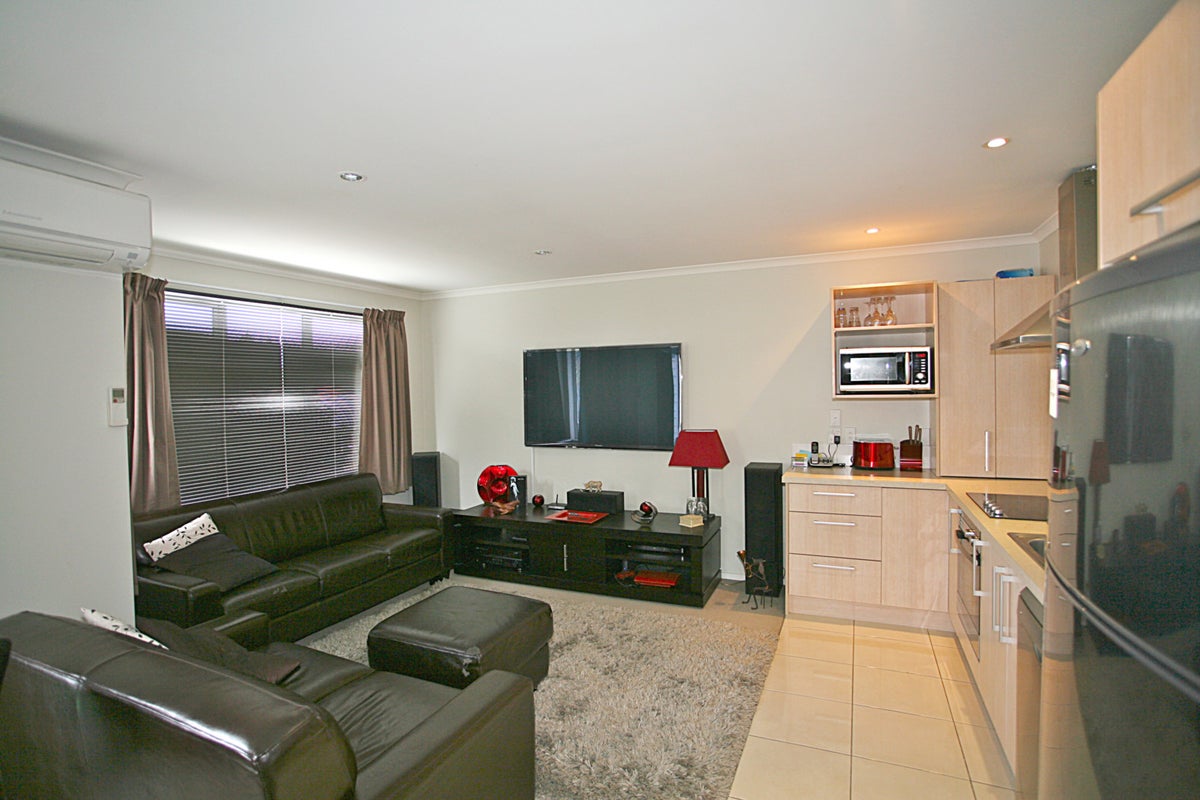 2/33 Southampton Street, Sydenham, Christchurch - Carousel 2