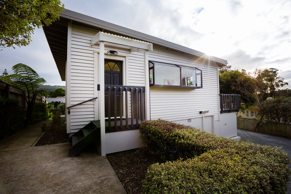 37 Mexted Crescent, Ranui, Porirua - Carousel 1